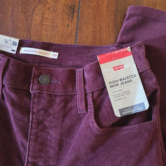 Levi's Women's High Waisted Tapered Corduroy Mom Jeans In Burgundy Size W28 L27 - Picture 8 of 16